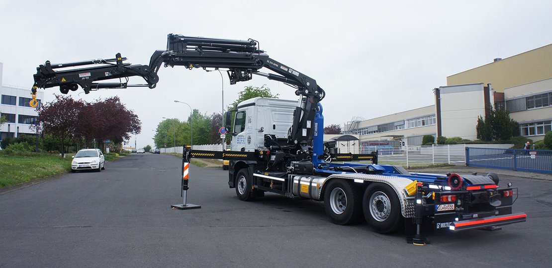 Fahrzeugbau Jung - HIAB Ladekran